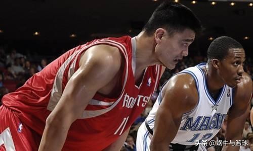 为什么姚明在nba(姚明在NBA打了8年，巅峰时不输任何内线，为何没有进过一阵？)