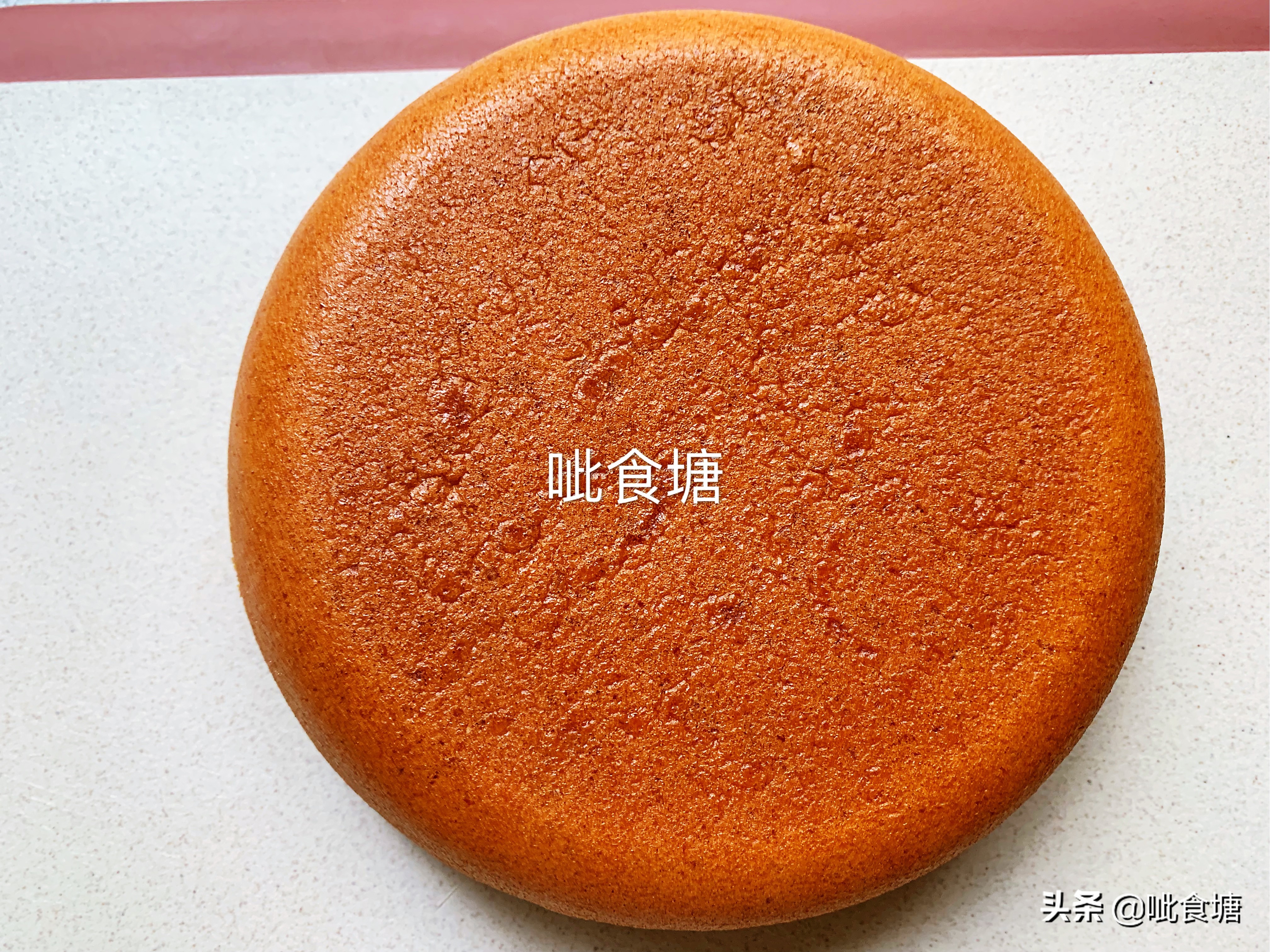 电饭煲做蛋糕，不回缩不开裂，做法简单又松软，实用技巧全在这里