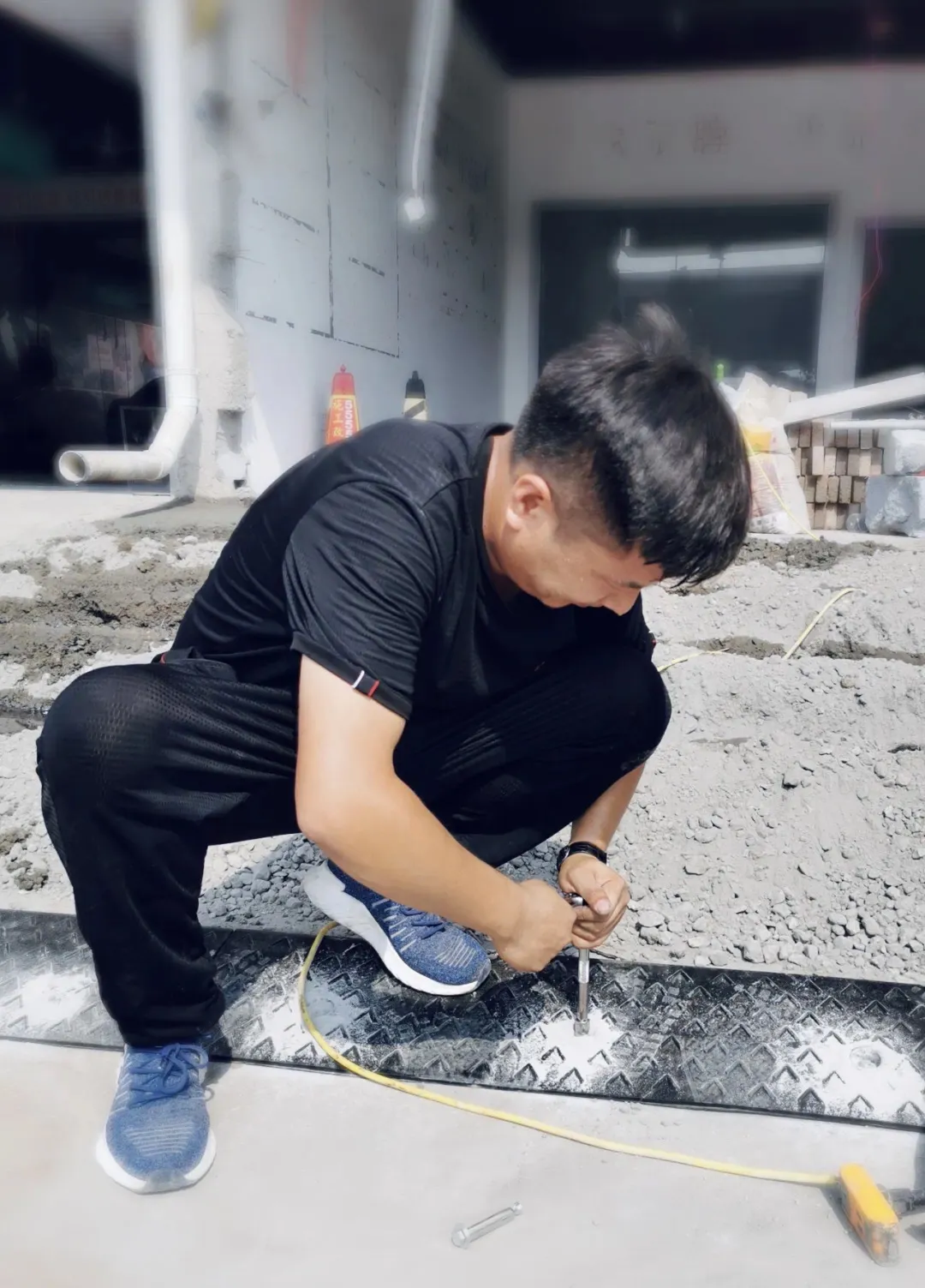 工作多久才买得起奥迪A6？这个初中生流浪多年后，终于实现梦想