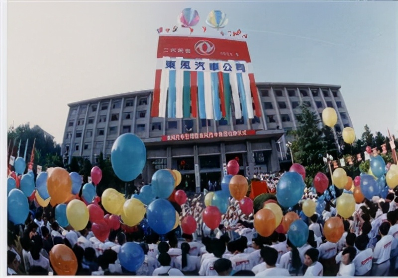 前身二汽,筹建过程坎坷,项目被停建:东风汽车这段历史你想听吗？