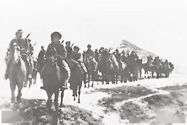 刑场上，战士亲手枪杀12名同志后自杀，用枪声发出绝密情报