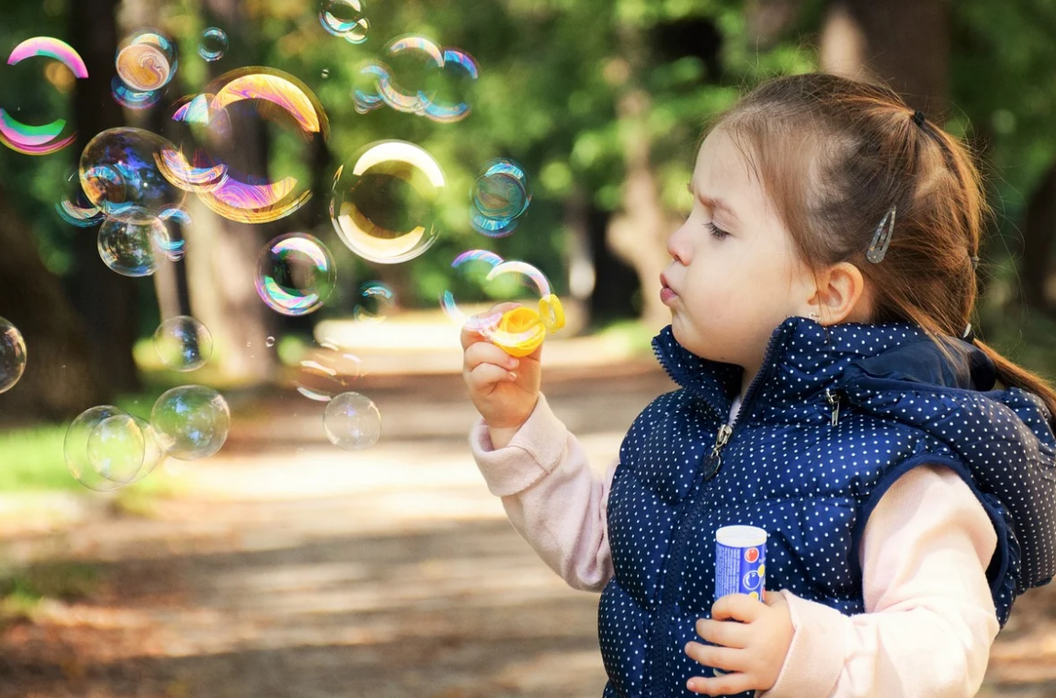 明星子女上学有多贵？25万只是起步价，赵文卓的女儿一年学费88万