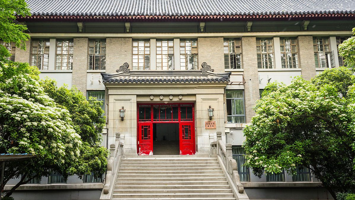 南京大学公布拟录取名单，该专业扩招一倍多，初试最高分419分