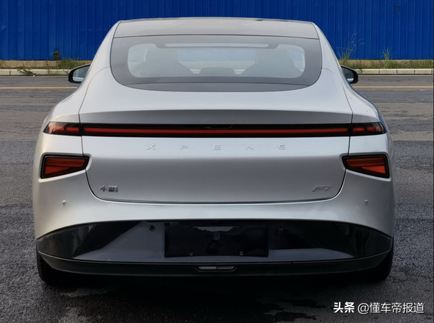 新车丨性能碾压特斯拉Model 3？小鹏汽车P7换装磷酸铁锂+双电机