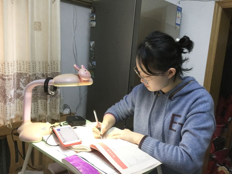 高考父亲帮女儿减压（临近高考）