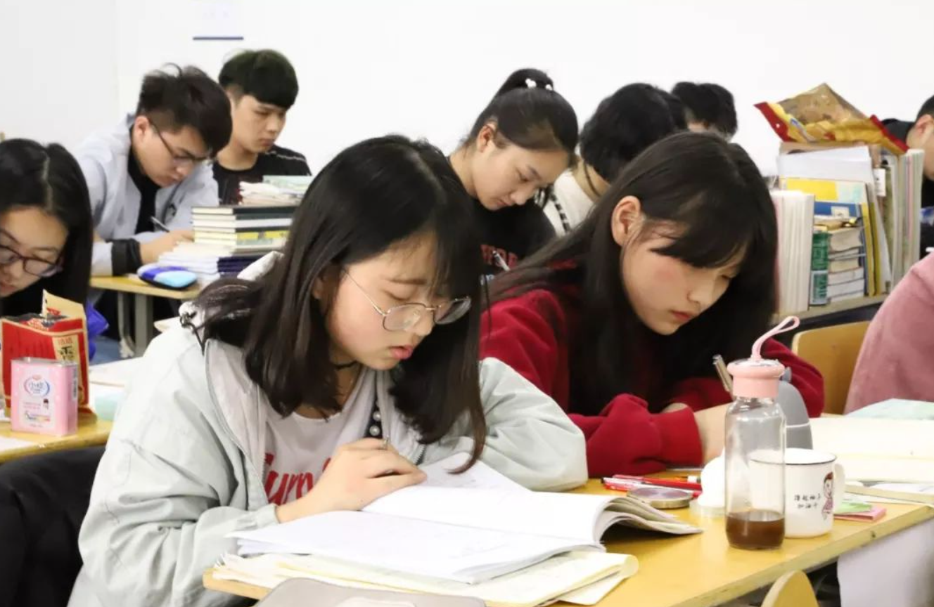 名校梦恐破碎，多所985高校发通知，暂停高水平艺术团招生