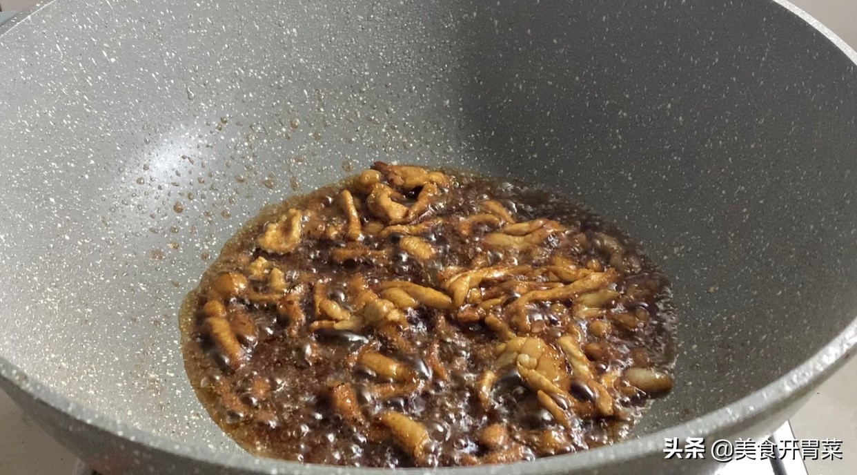 这才是辣炒腐竹最好吃的做法，简单快捷开胃下饭，吃过的都说香