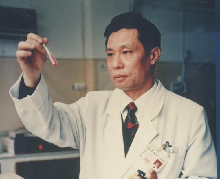 幼年险丧命,如今拯救亿万人,这才是真实的钟南山