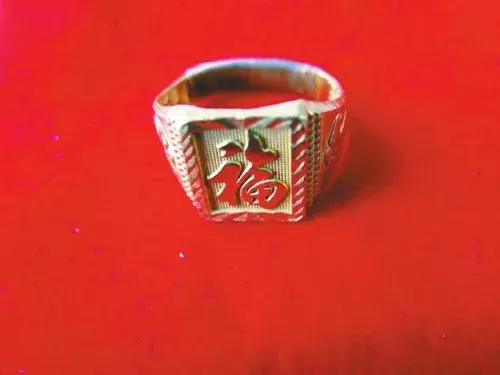 庆祝改革开放40年——金饰的故事｜父亲的金戒指