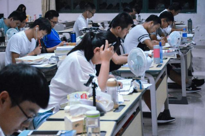 考研难度“很高”的4个专业，22届国家线恐再涨，学生们要注意