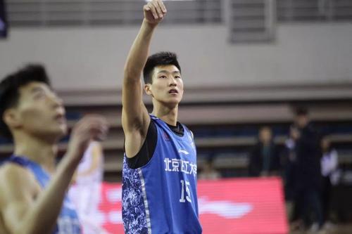 李玮颢cba选秀被选入哪个队了(李玮颢！2021年CBA选秀的大热门，国奥队中的大学生球员)