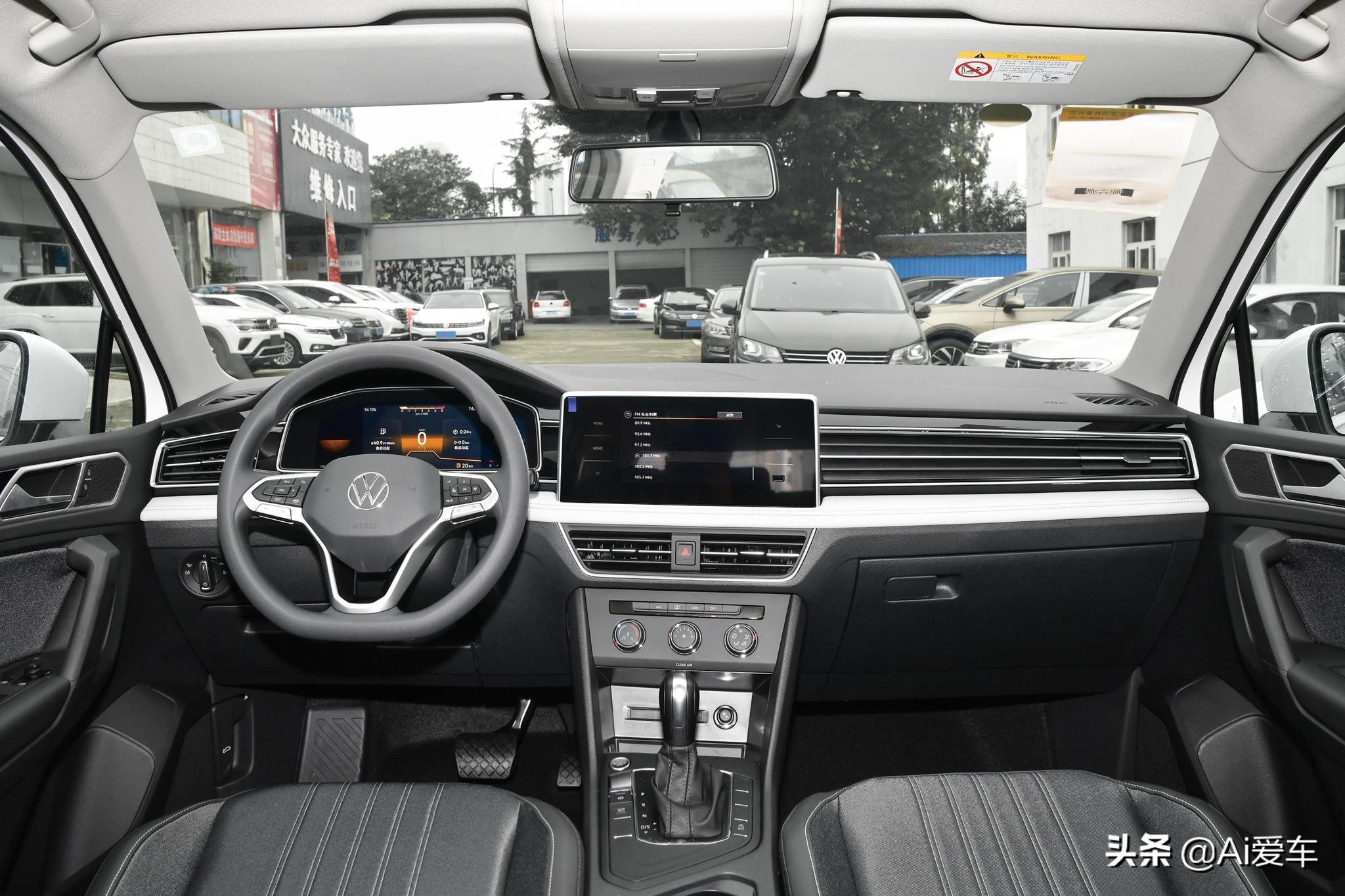 加长大5座，德系热销家用SUV，油耗6.6L车价不错，实拍大众途观L