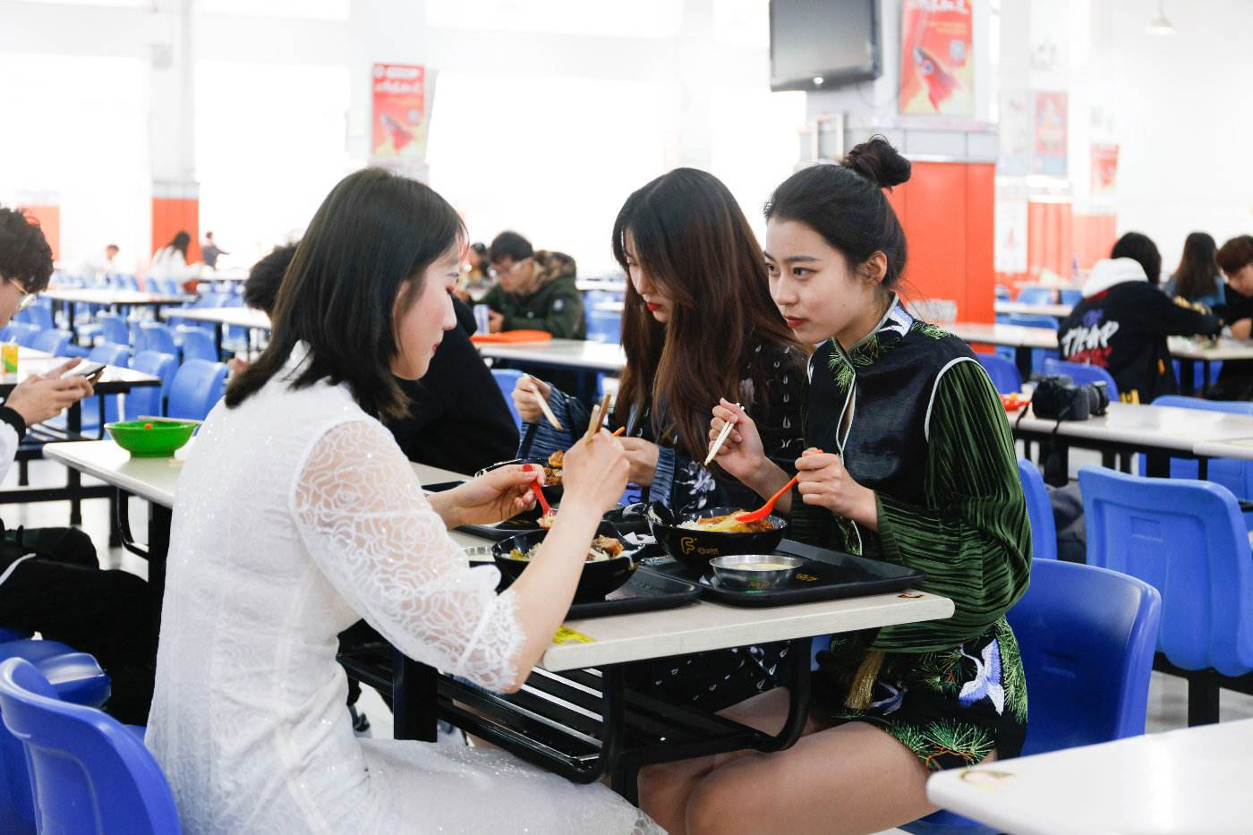 “你那么喜欢打工，还上什么大学！”大学生到底要不要兼职打工？