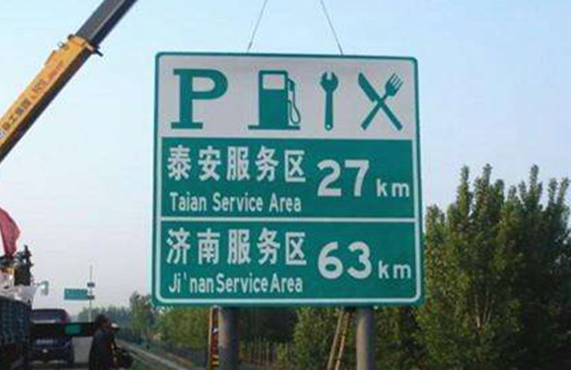 跑高速时，经常看到这种“车距确认线”,到底有多大用处？