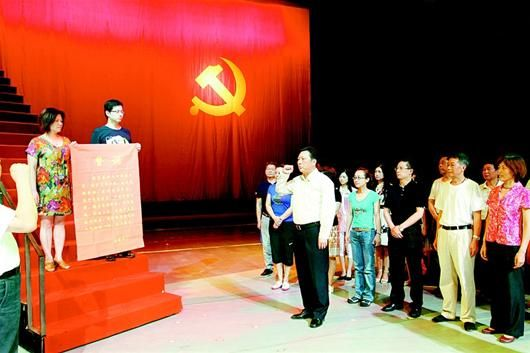 大学生入党好处多，知道以下几点，你离入党更进一步