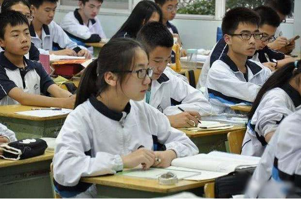 2021国内大学排行出炉，清华大学位居第二，人民大学跌出前十