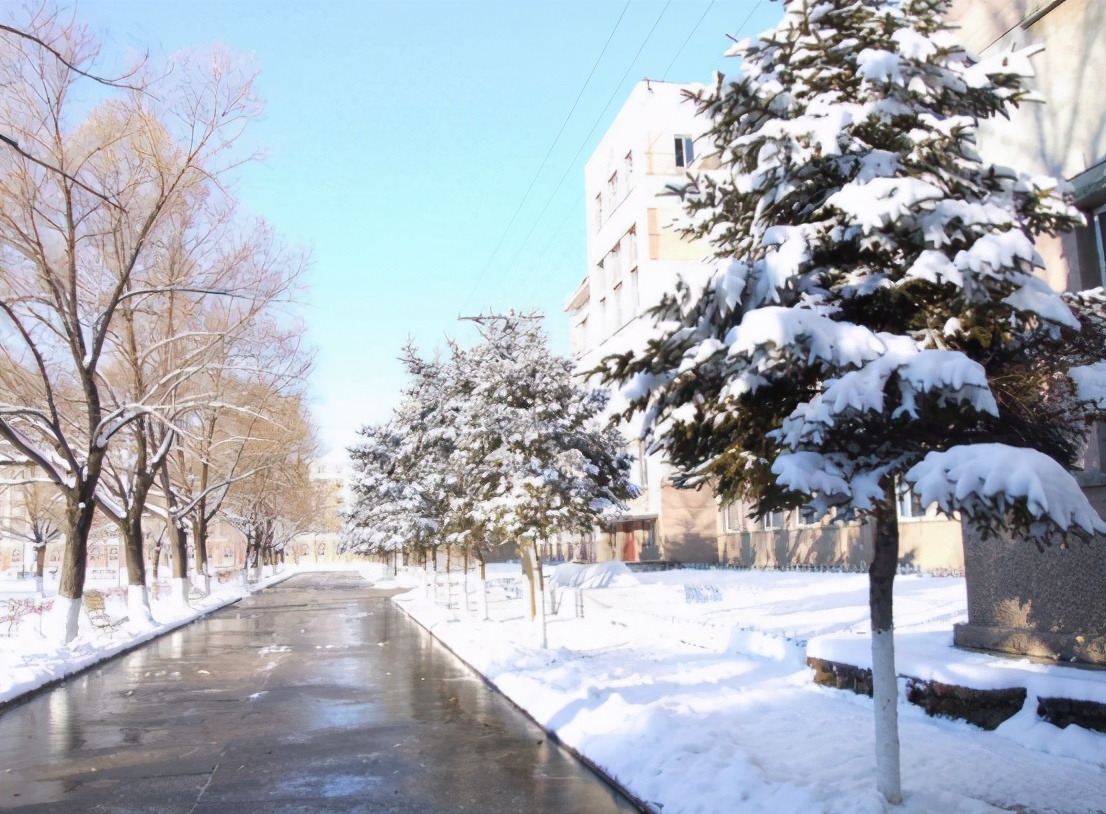 国内最早迈进冬天的本科大学，10月1就要穿棉裤，学生根本扛不住