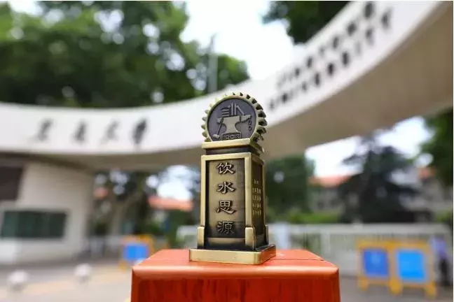 暖心又珍贵！看看这些高校的创意毕业礼物