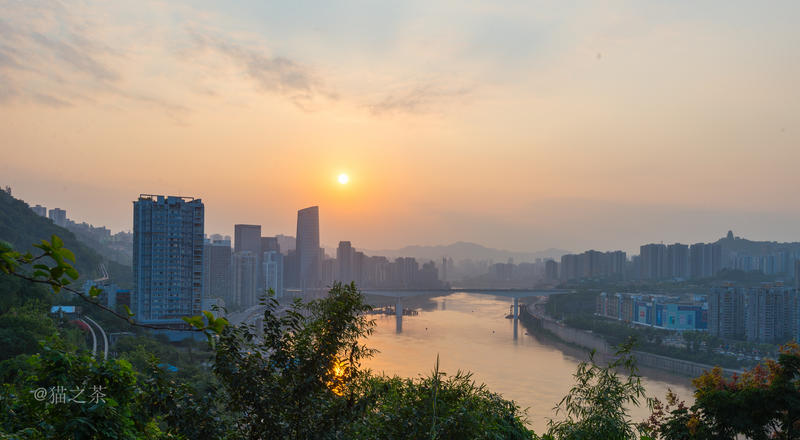 山城重庆，轻轨出行，玩转8D网红城市