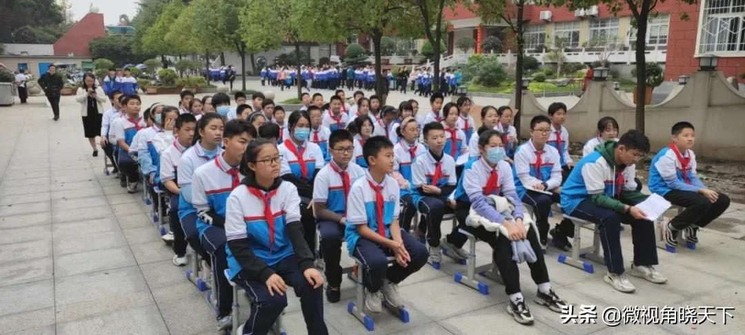 信陽浉河中學舉行“陽光小講壇”活動(圖10) 信陽浉河中學舉行“陽光小講壇”活動(圖10)