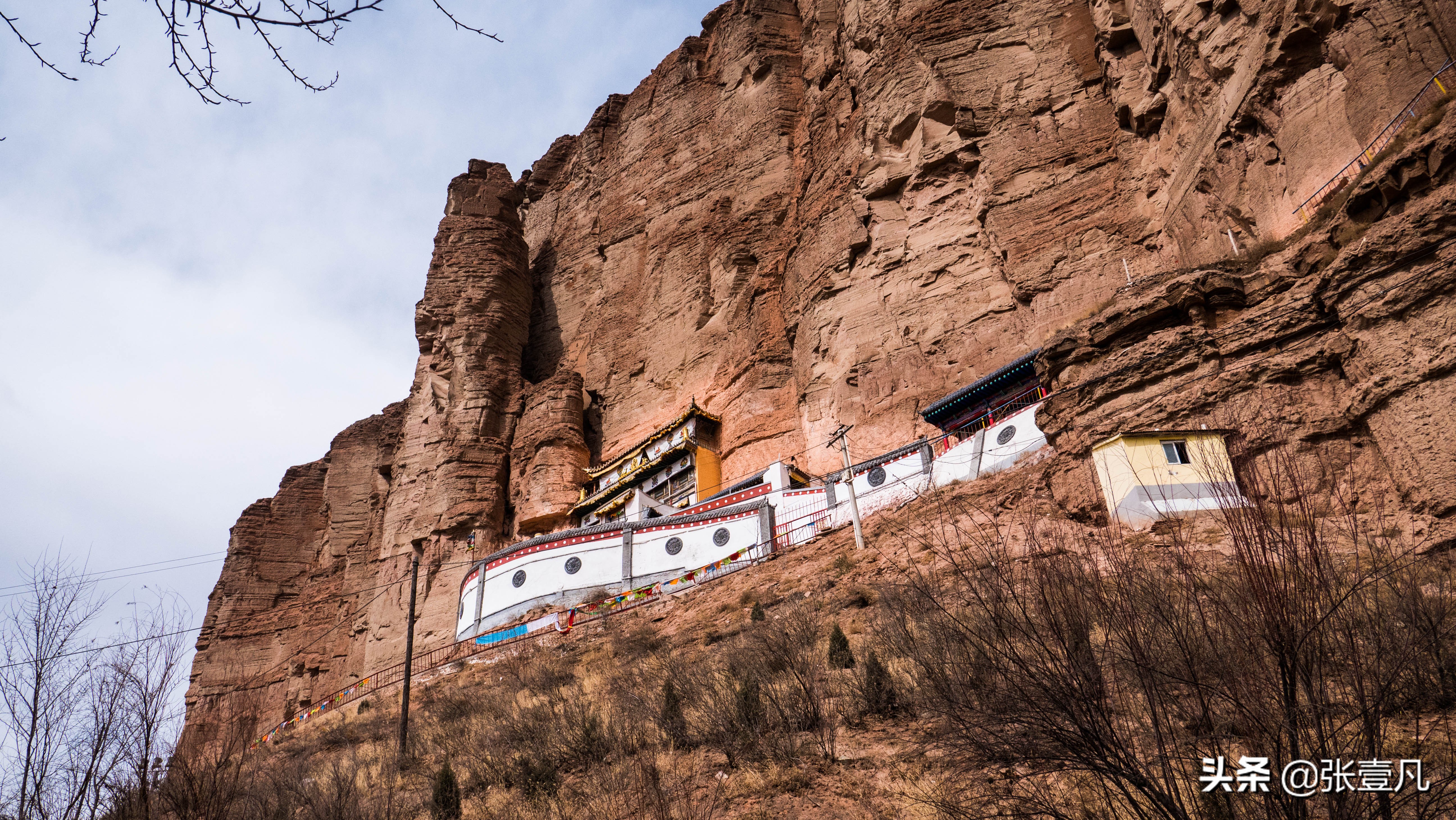 距互助县城威远镇55公里,与湟水岸的海东行署所在地平安县(平安镇)