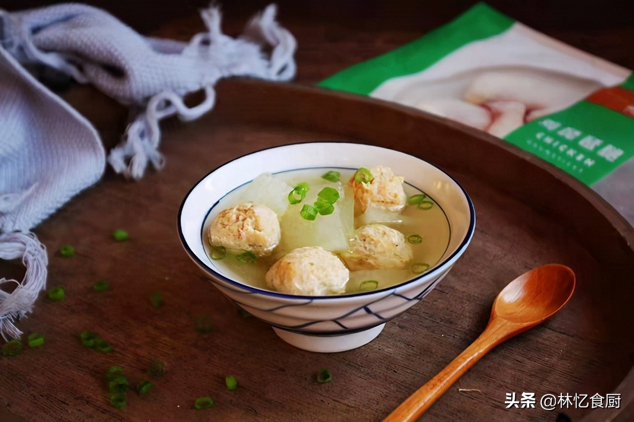 水煮丸子的家常做法（美味简单的清水丸子的烹饪指南）