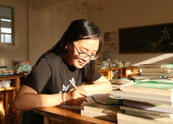 北大学生“作息时间表”公开，没有对比就没有伤害，活该他们优秀