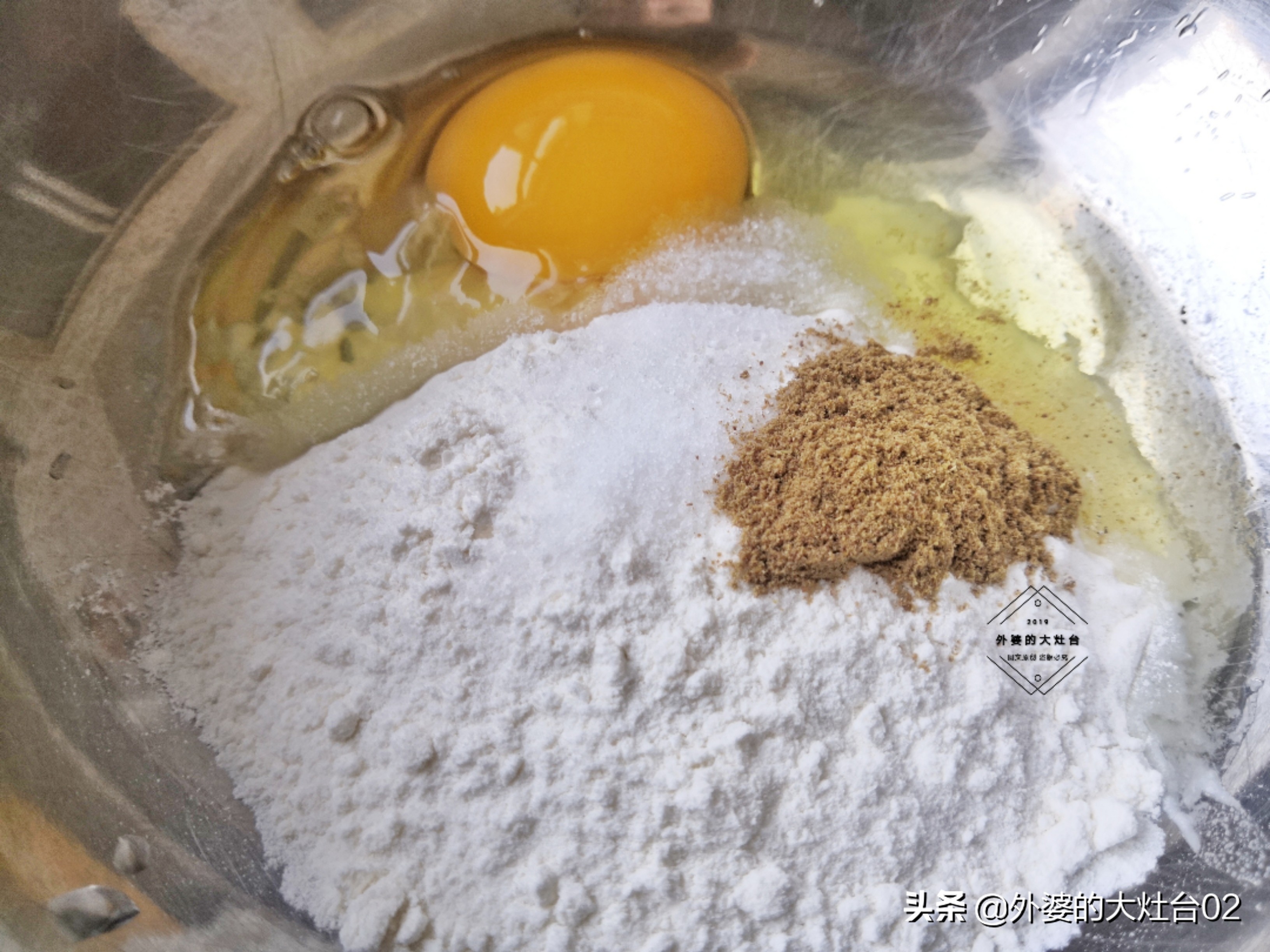 椒盐蘑菇怎么做咸香酥脆？原来下锅时间有讲究，做对了比炸鸡好吃