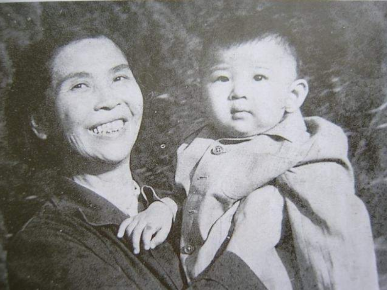 毛主席最爱的外孙，却一年只能见外公一次，也没能见主席最后一面