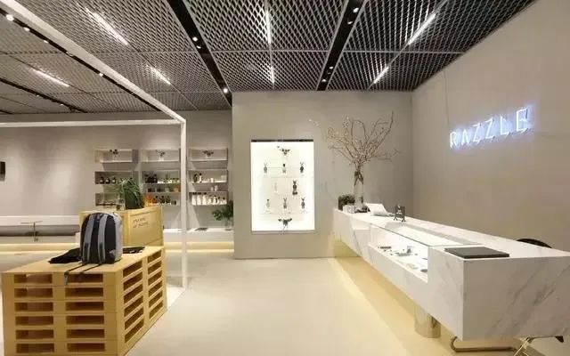 地素进军男装市场，旗下轻奢品牌RAZZLE能否再续地素女装辉煌？