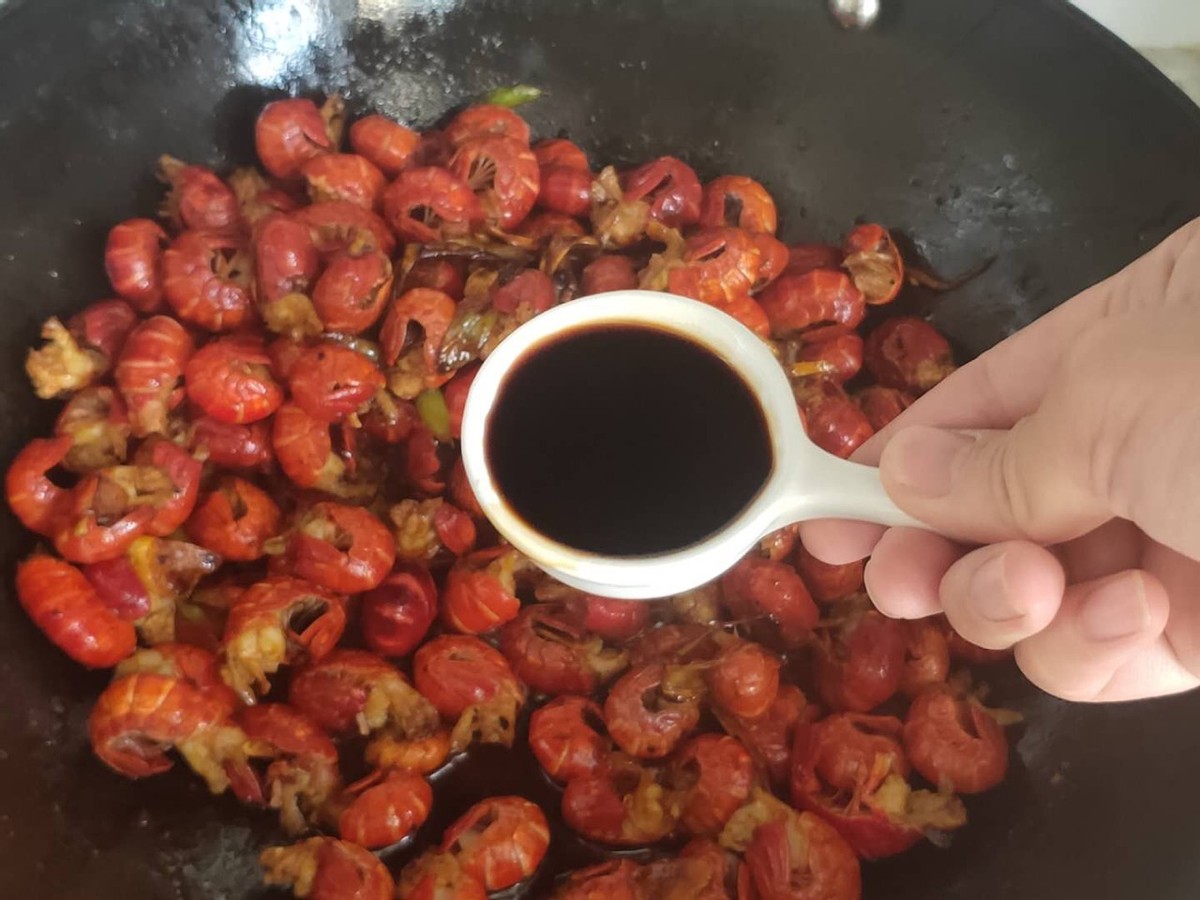 麻辣龙虾尾的做法（8个步骤自制美味麻辣龙虾尾）