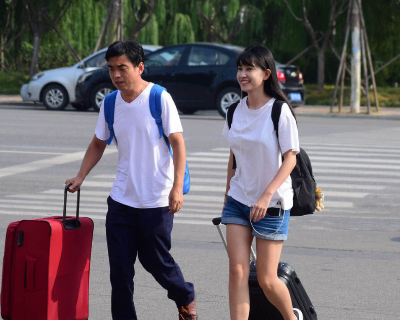 今年高考本科投档线出炉，2所985和1所211大学分数线是521和418分