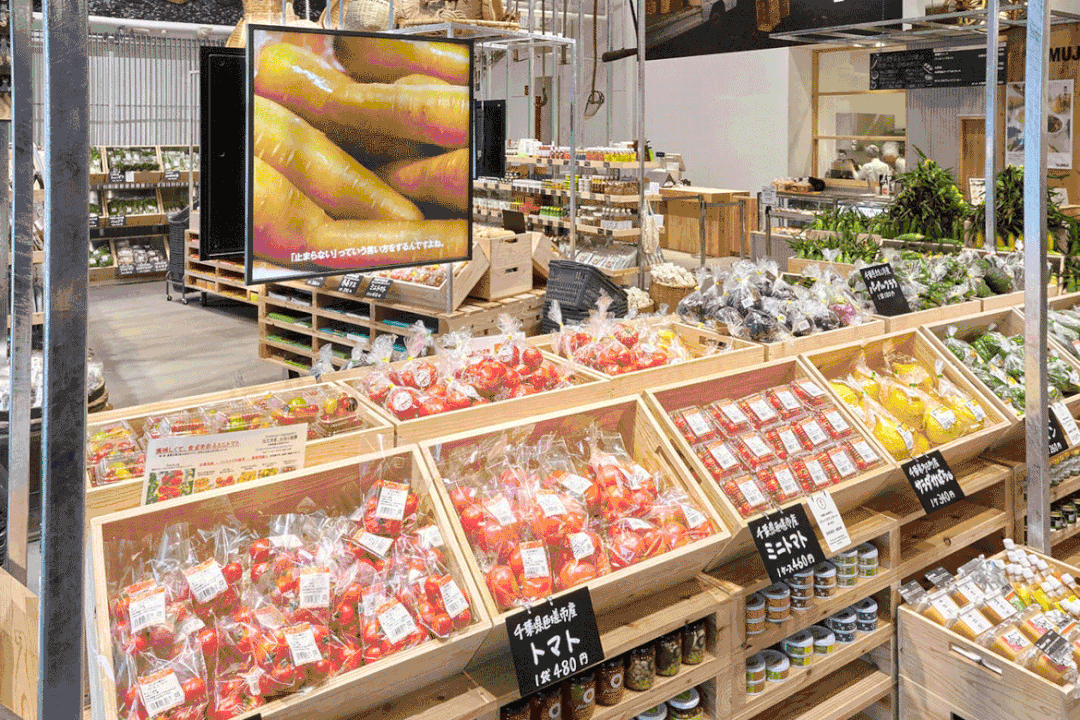 Prada 在中国开菜市场，全场平价通通平价，不涨一分钱