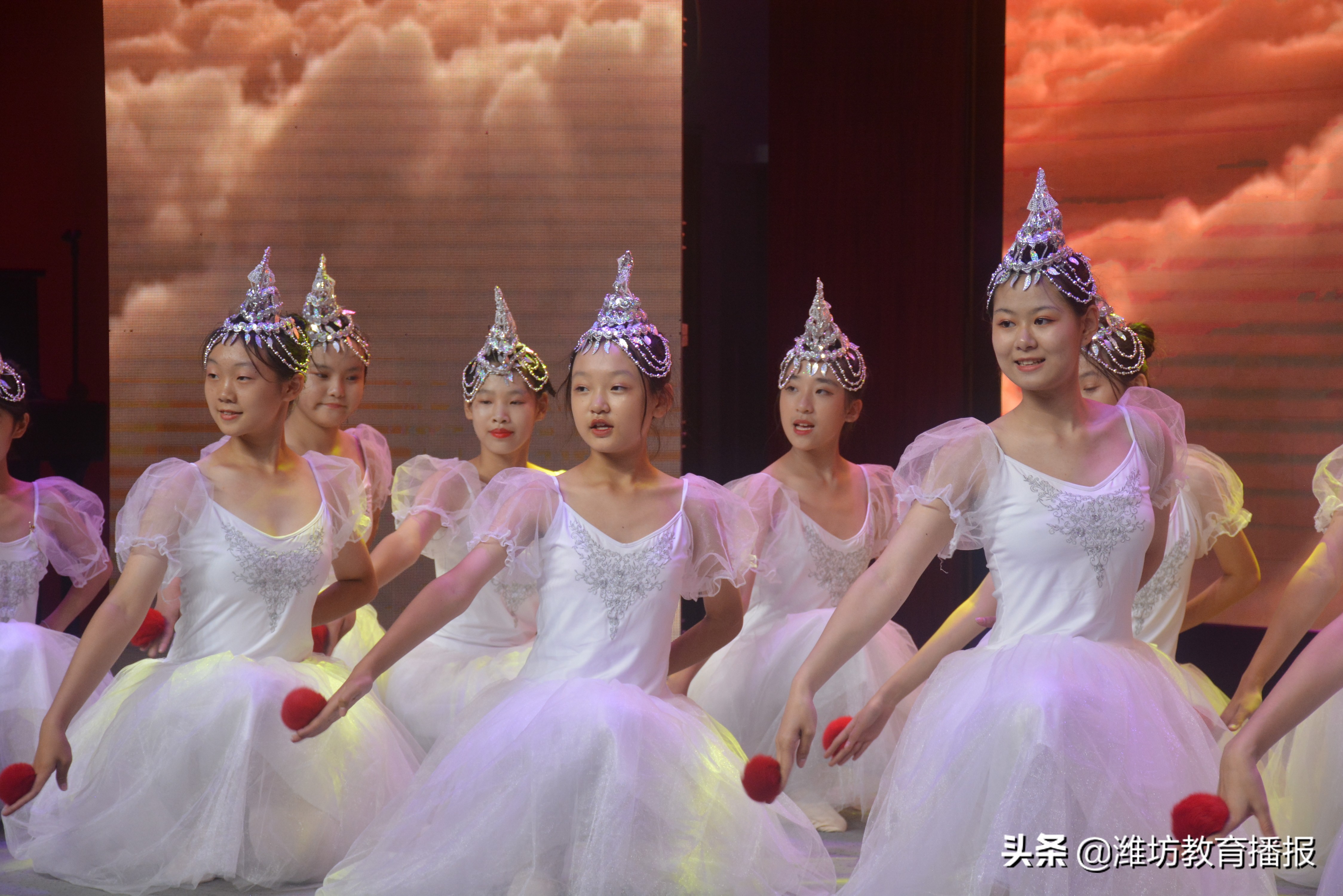 六年育桃李，书写新纪元——潍坊新纪元学校举行第十一届桃李节