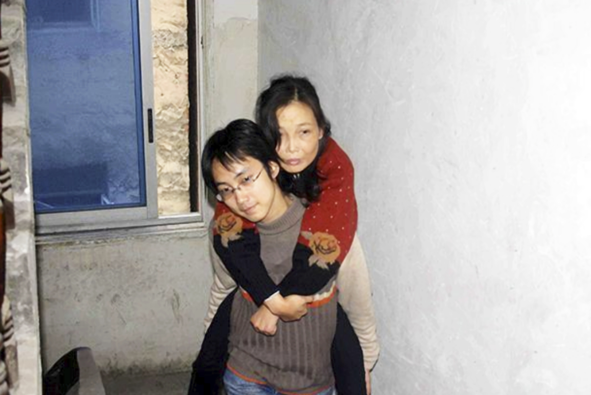 背母上学的男孩压力释放后选择变性，6年过去了，活出了自我风采