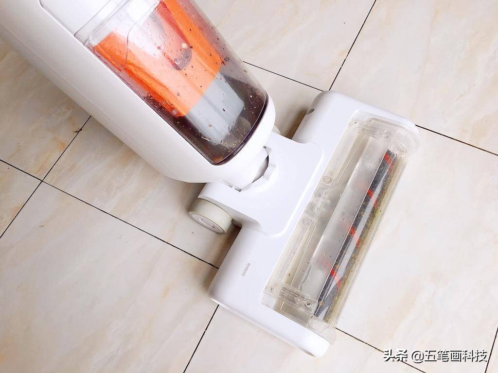 滚刷都能自清洁，那脏污哪里去了？洒哇地咔无线地面清洗机初体验