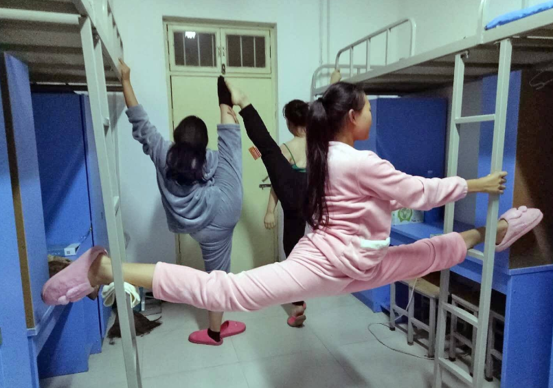 为啥大学宿舍11点准时熄灯，这4个原因是重点，学姐：可以理解