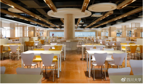 四川神仙高校：超20个食堂，宿舍三室一厅，有专属地铁站！网友：五星级体验！