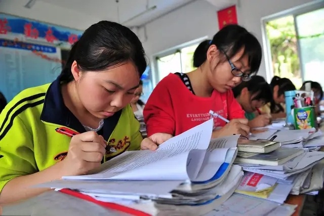 四川的“明星”高中，76人考上清北，排名全省第一