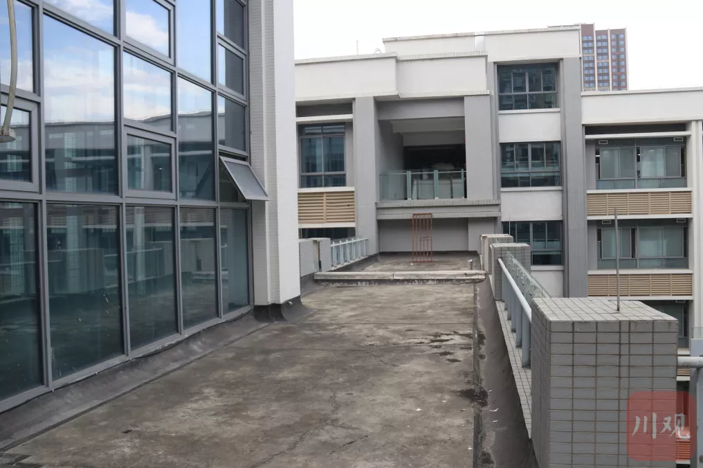 深度还原成都49中学生坠亡事件丨浙江衢州一凉亭垮塌，4人遇难