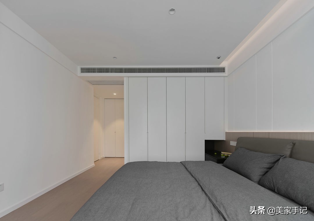 南京夫妻129㎡的家，坚持全屋打满柜子，效果不是一般的大气实用