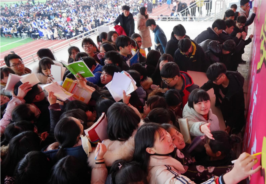 新高考实施“3+1+2”模式，想弃物理转历史的考生们，劝你要谨慎