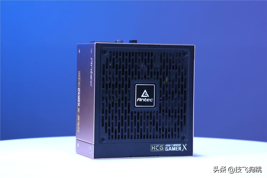 这主机粉粉嫩嫩多可爱，说丑的都是直男吧，TT新品机箱装机体验