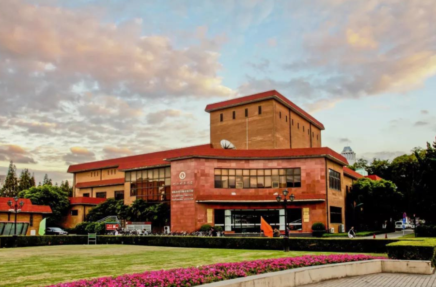 北大也有学生卖猪肉，这所211毕业生被疯抢，它凭什么这么牛？