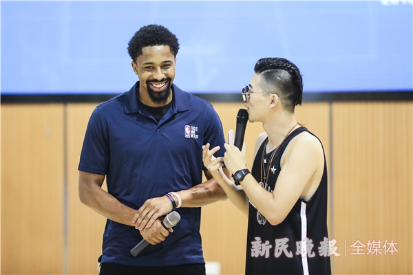 世界杯丁威迪现状(倒计时30天！NBA球星丁威迪现身上海为篮球世界杯助力)