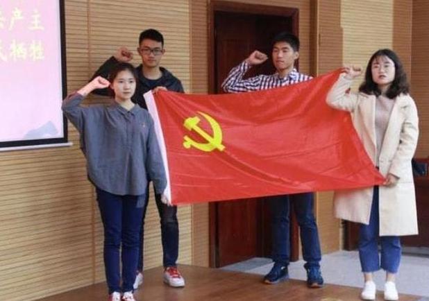 大学生“入党”谁能决定？这两个人起到主要作用，大一新生需了解