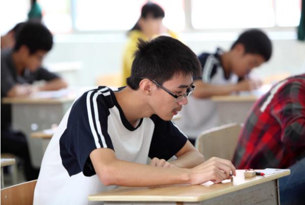 中考落榜不知道该怎么办？除了读职高技校，还有两条路可以选择