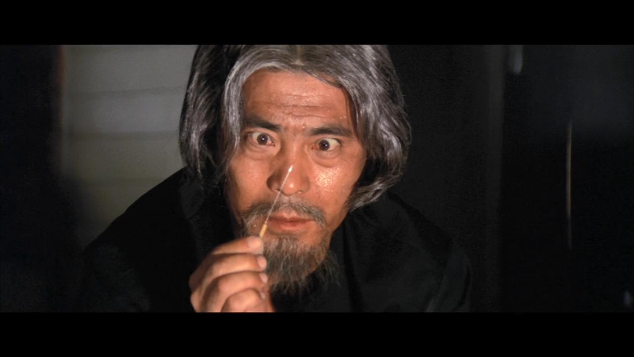 谁说狄龙只拍武侠片？这部重口味电影被誉为香港灵异片开山之作