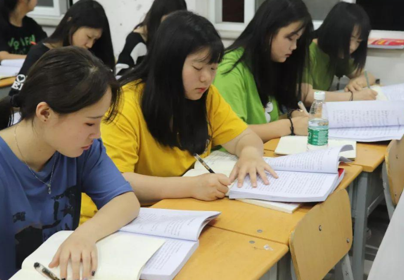 “最新款”研究生录取通知书来啦！集美貌才华于一身，实名羡慕