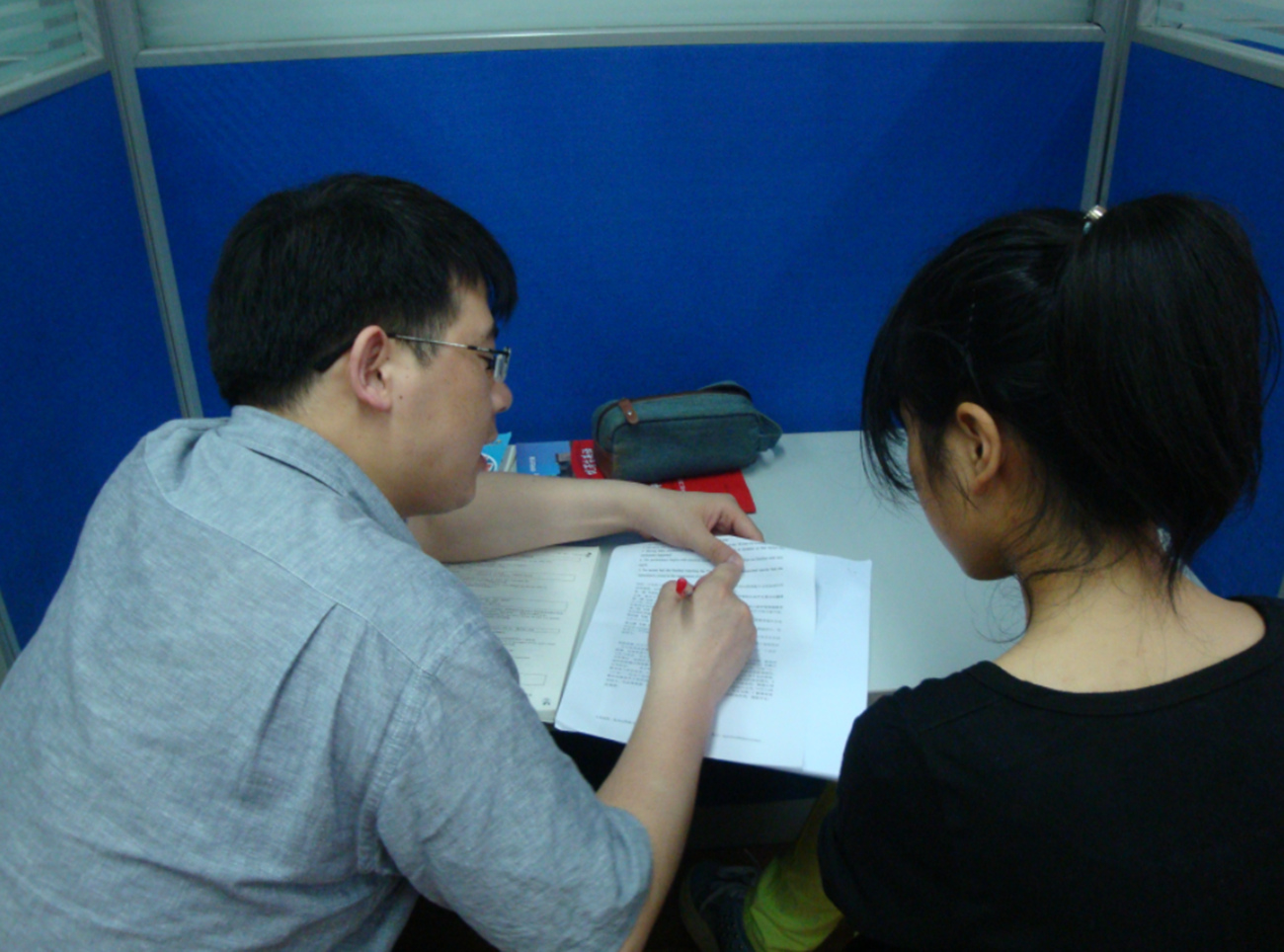 “双减”限制补课，找大学生当家教算不算违规？官方回复惹争议